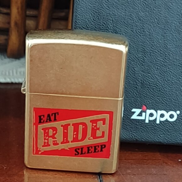 Unfired 2004 Vintage Marlboro Eat Ride Sleep Zippo Cigarette Lighter in Box - Picture 8 of 8